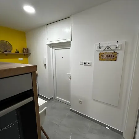 Hello Sunshine Apartment